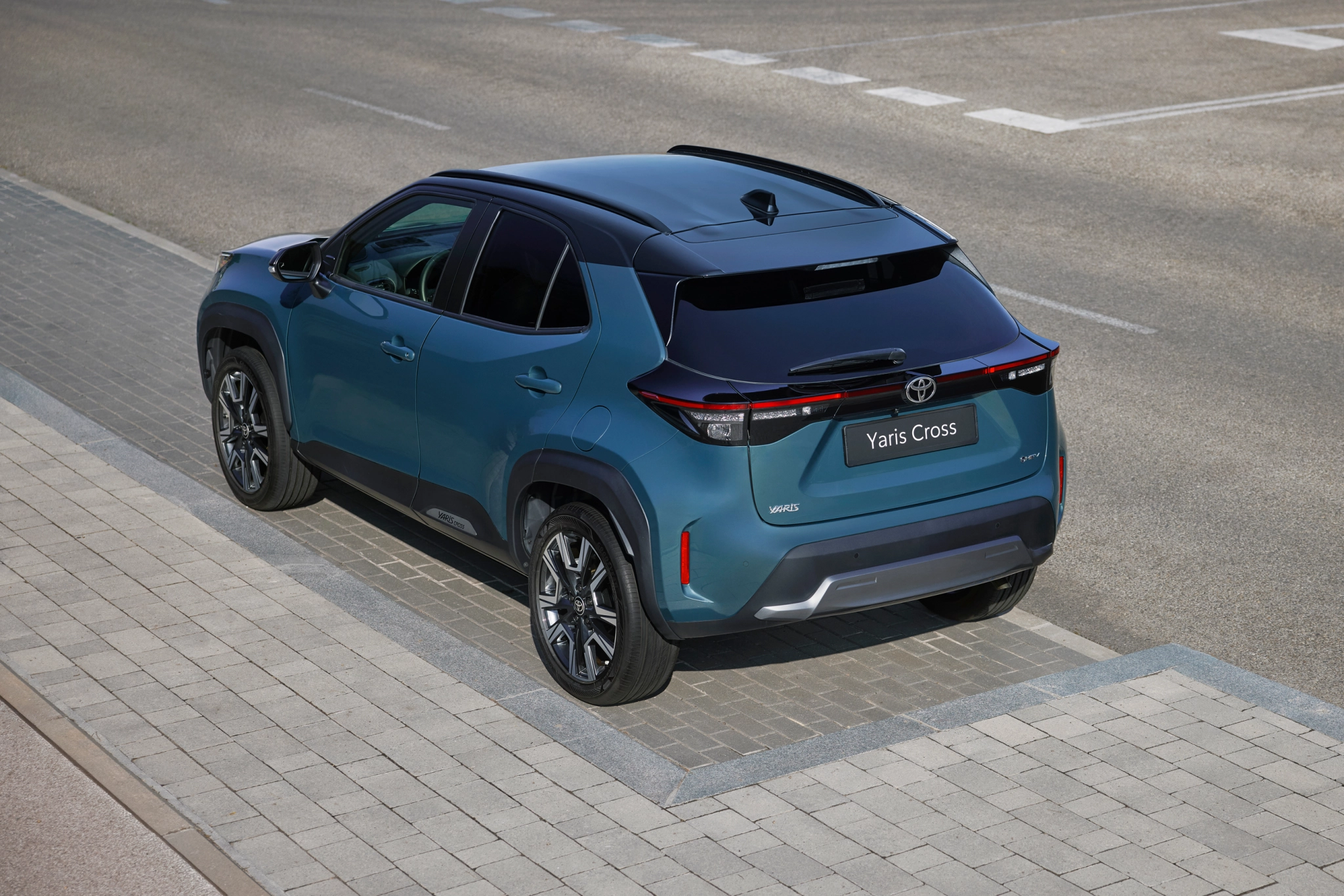 2025yariscross image 4