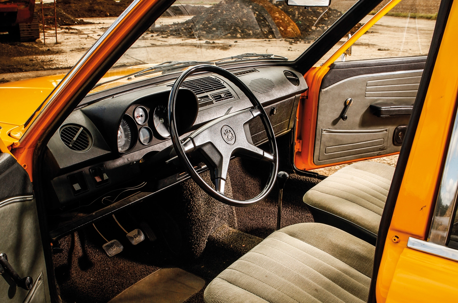 Classic And Sports Car NSU Ro80 Vs VW K70 K70 Interior 0