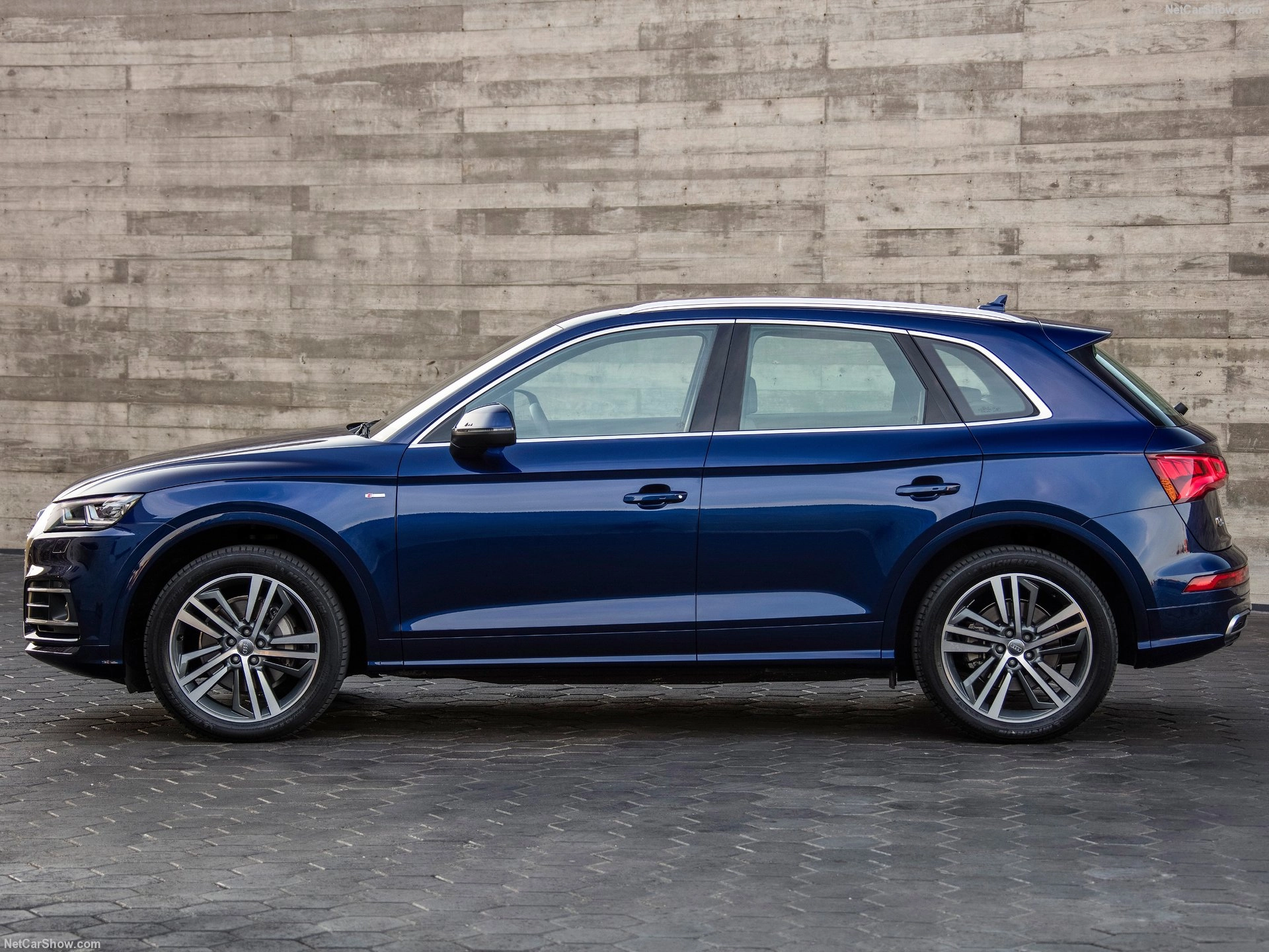 Audi Q5 2017 HD 02c74fff1c4d97ce4ffe939472ac3376861229262