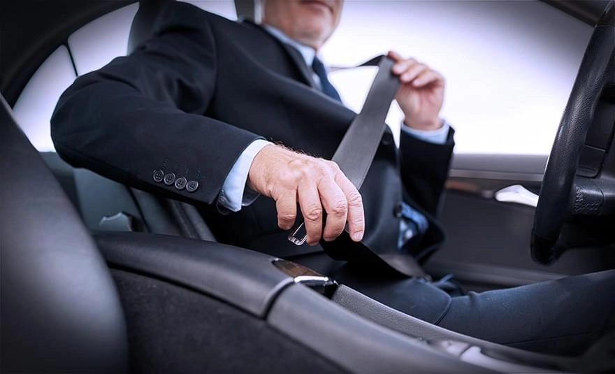 Defensive driving seat belt