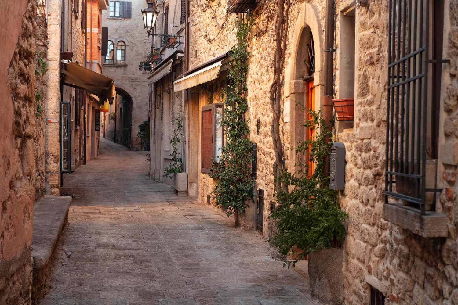 TAL alley way SANMARINO1024 ea8feba1b6154234af193f9284a1ab9c