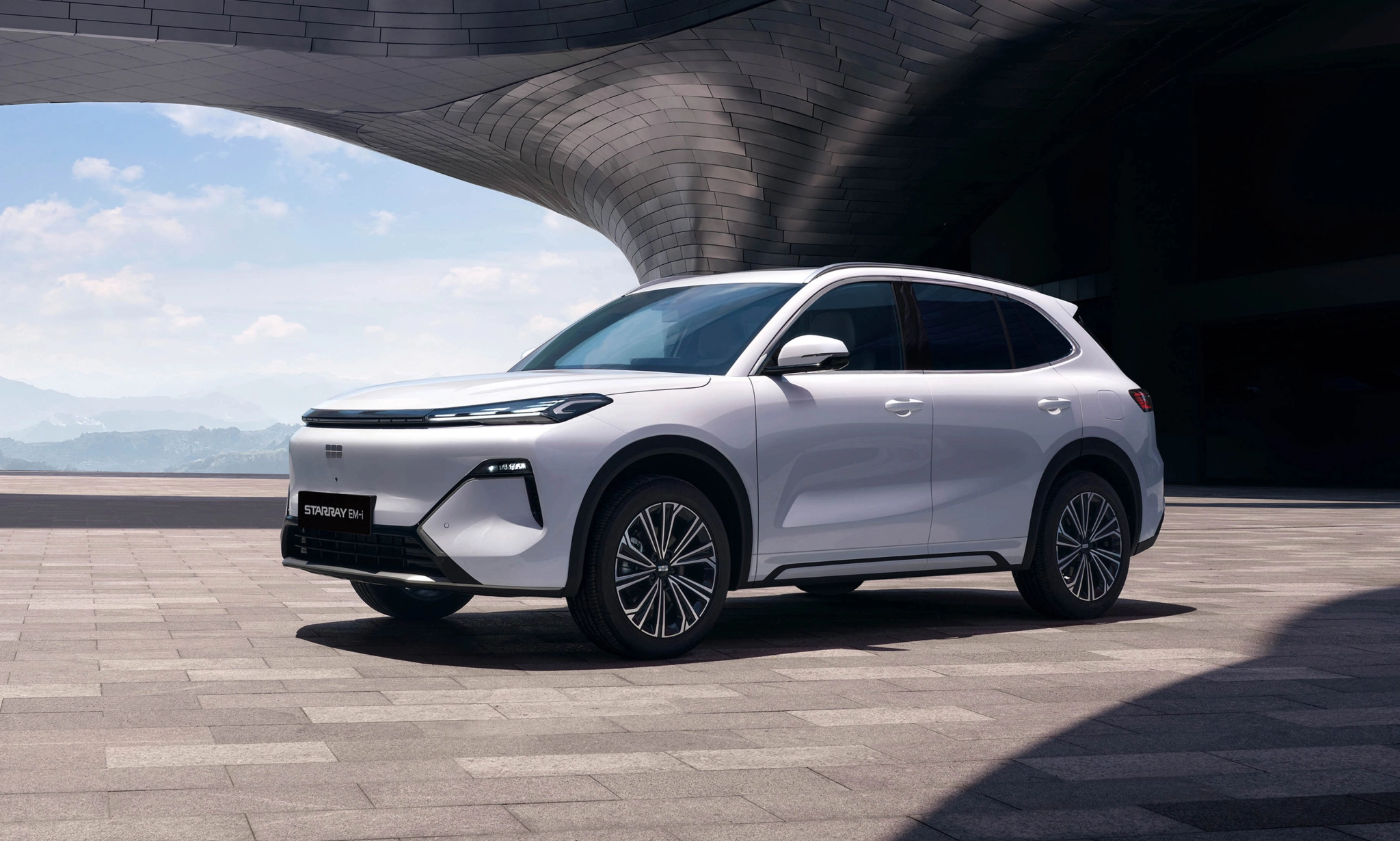 Geely Starray EM-i stigao u BiH uz popust od 14.000 KM