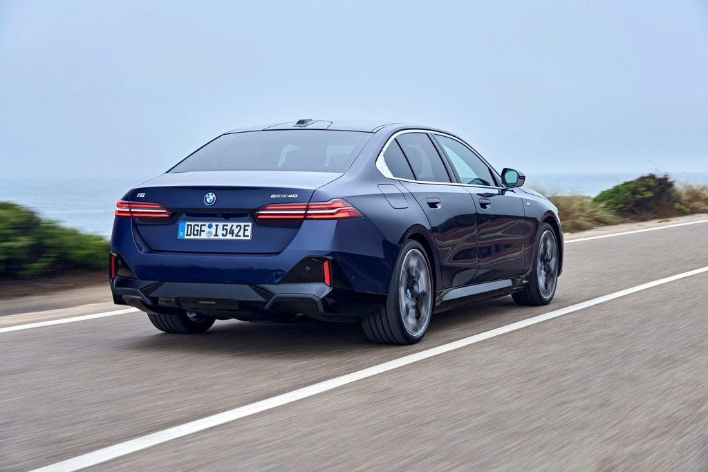 P90523031 HighRes The bmw i5 edrive40