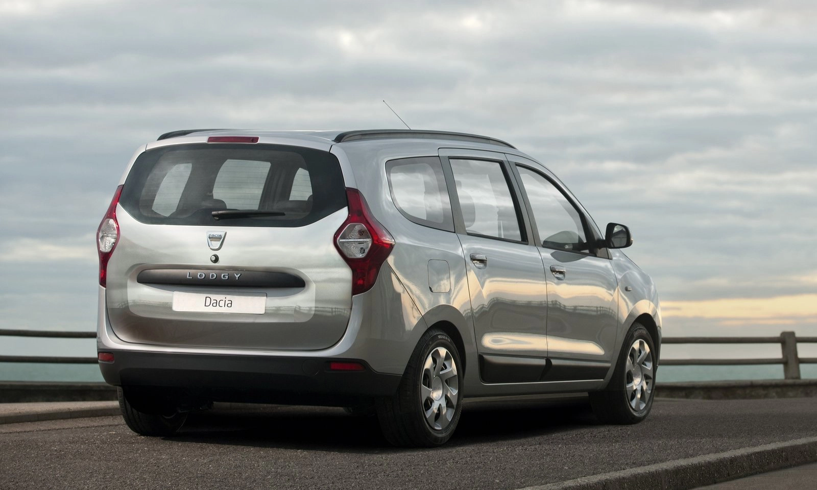 Dacia Lodgy 2013 1600 04