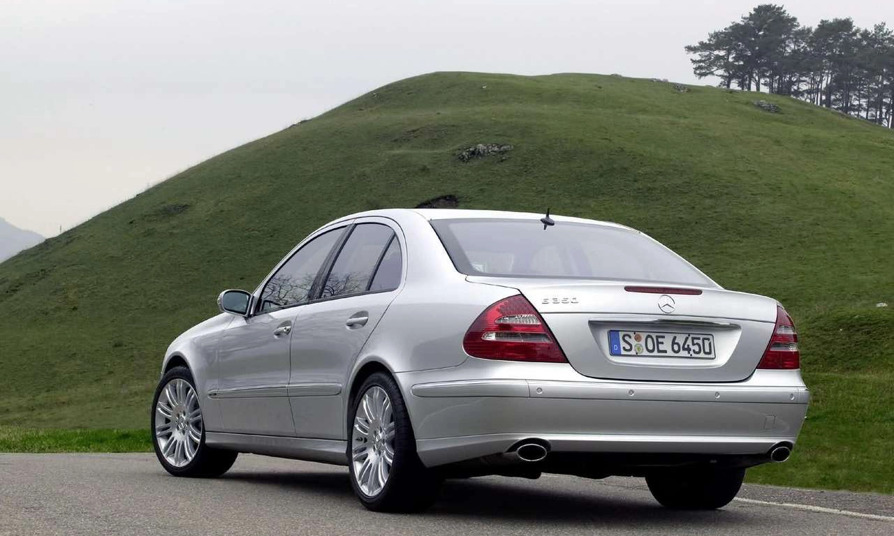 Mercedes Benz E350 With Sports Equipment 2005 1280 858844f93752ba25f7fafb92316dae2d9e