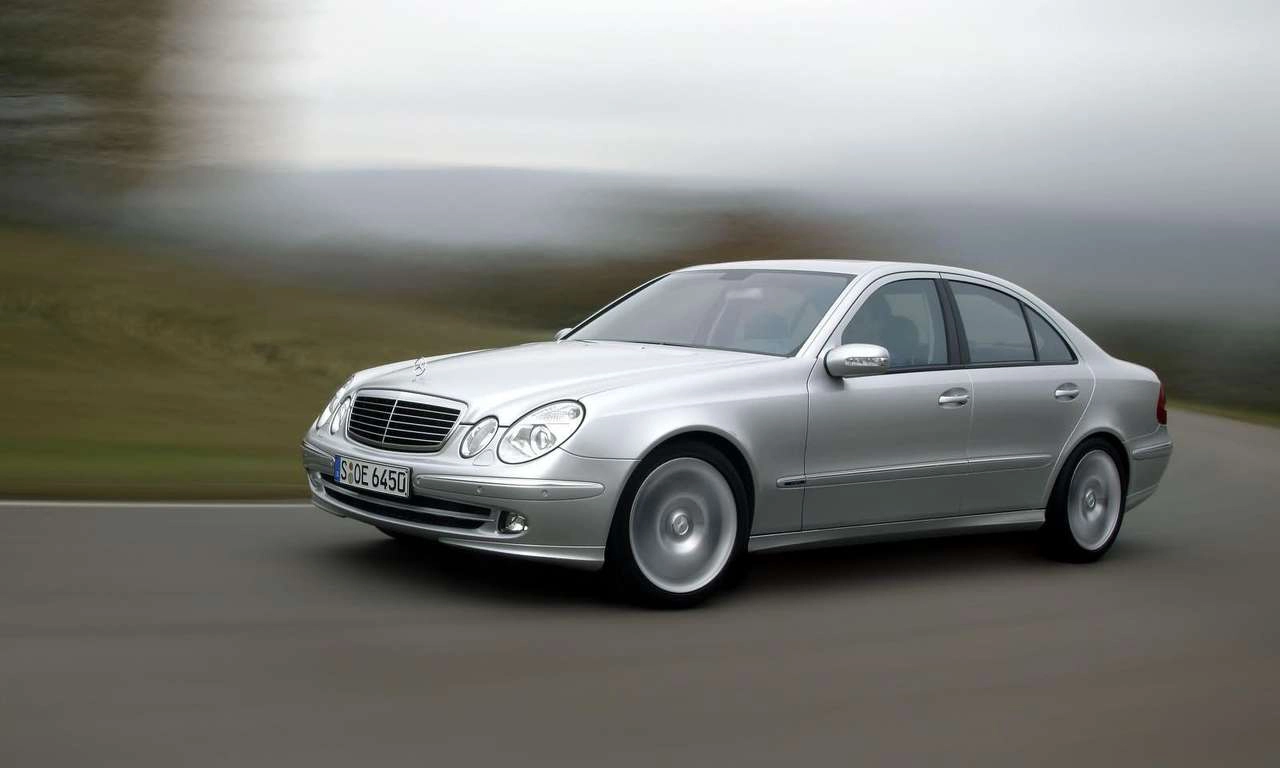 Mercedes Benz E350 With Sports Equipment 2005 1280 a4834469a5e119f340bbb33e007f61e17d