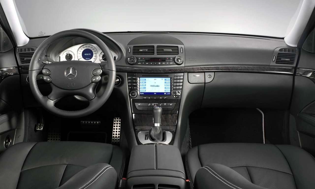 Mercedes Benz E350 With Sports Equipment 2005 1280 fb162d1a5c75dd7ac51ac75fc12e609372