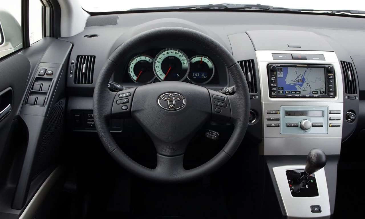 Toyota Corolla Verso D4D 2004 1280 56931fbec072d1891919f03ae3563a57b0