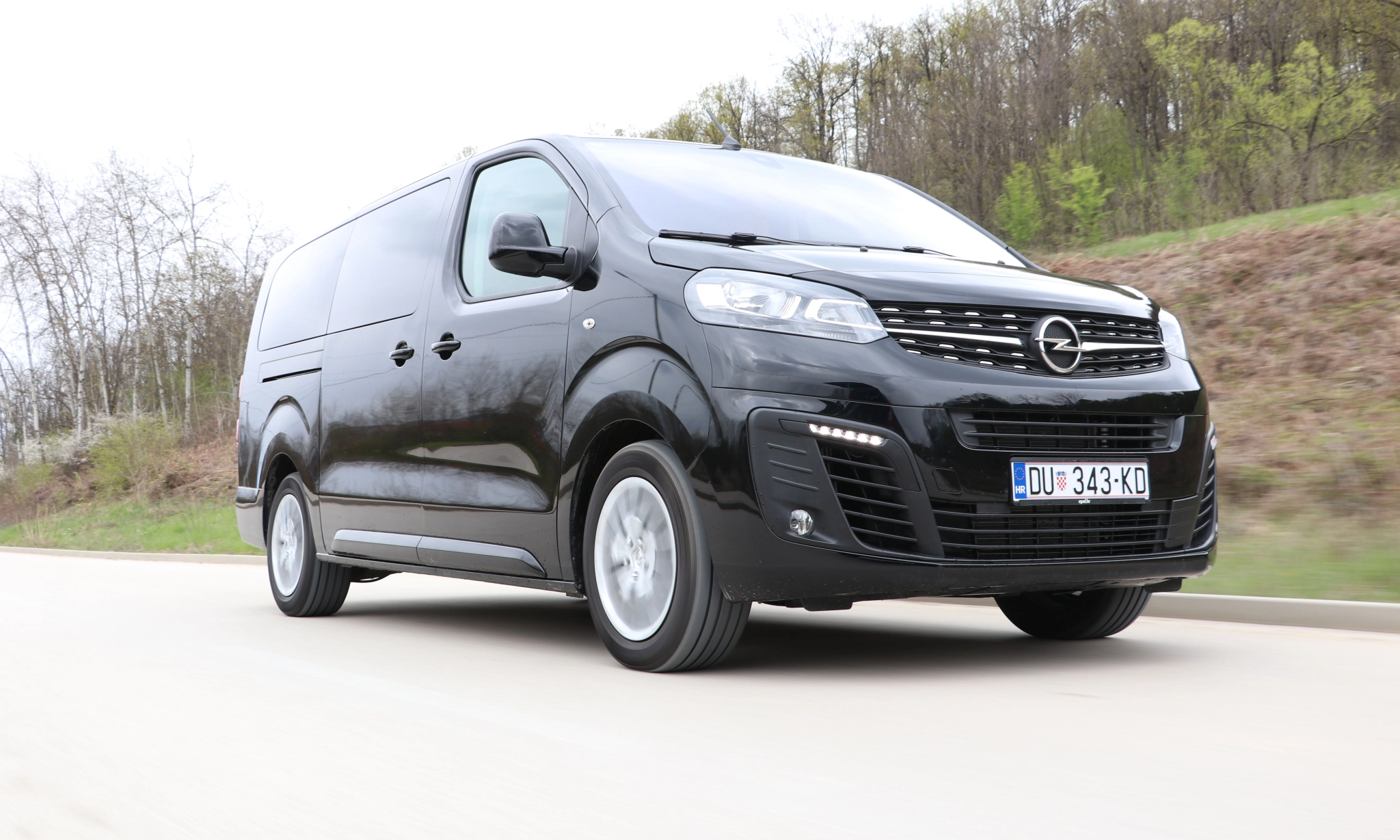 Porodični minibus i praktičan transporter