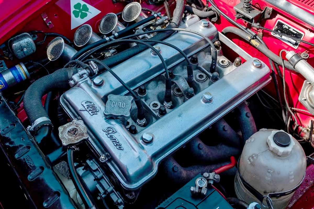 Alfa romeo engine